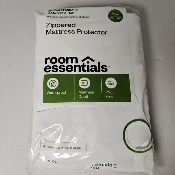 Room Essentials Other - Room Essentials‎ Zippered Mattress Protector Size Twin
